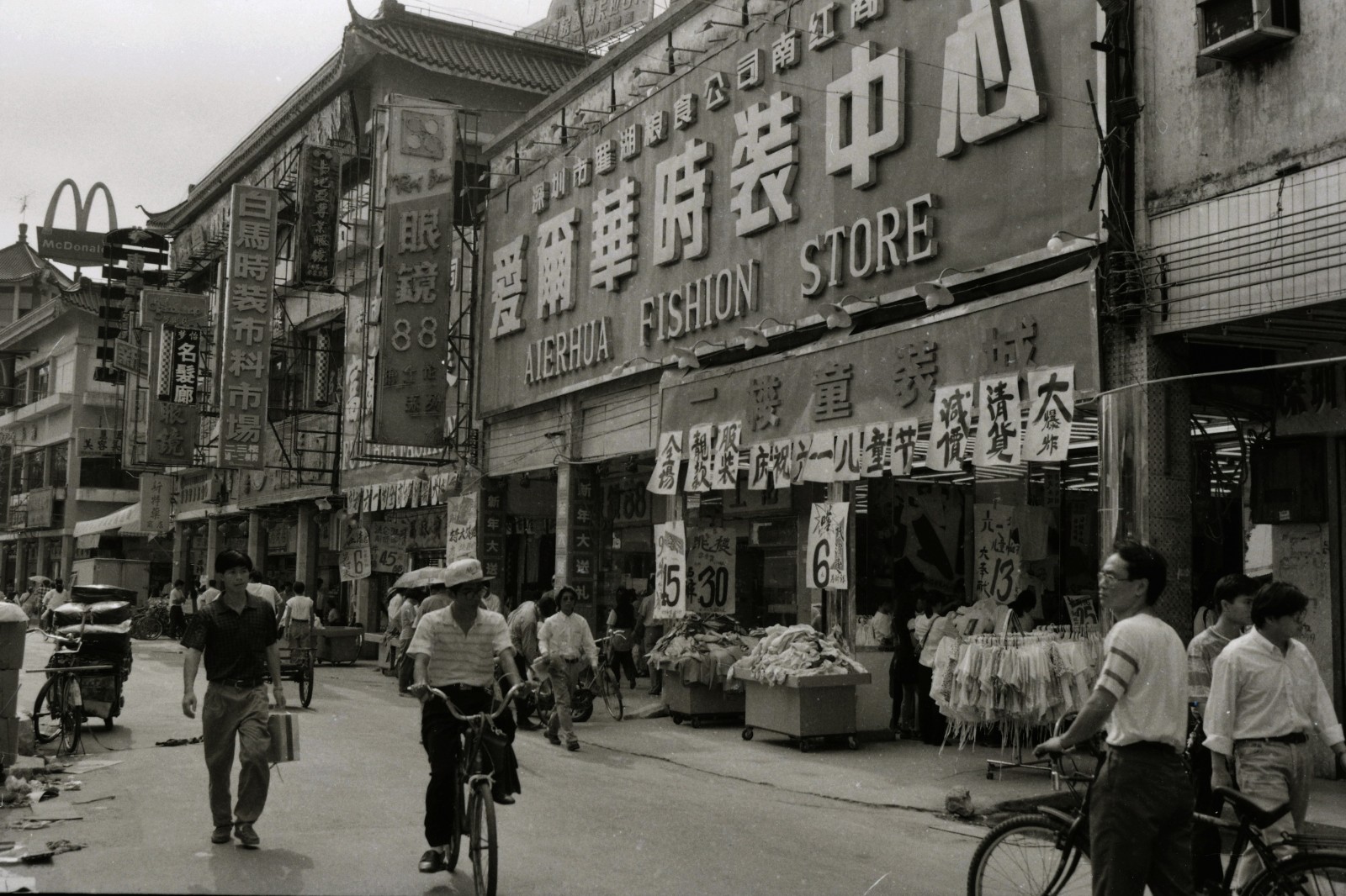 重庆小众旅游攻略：走进长江边的这几条老街，听听当地人的故事__凤凰网
